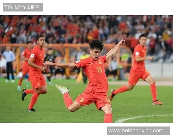 足球明星的奋斗历程与对年轻一代的激励作用探讨